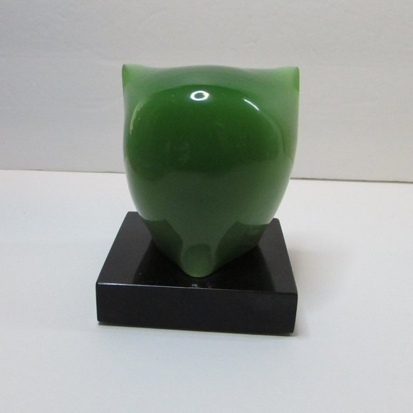 green glass owl on black square base figure - Picture 3 of 7